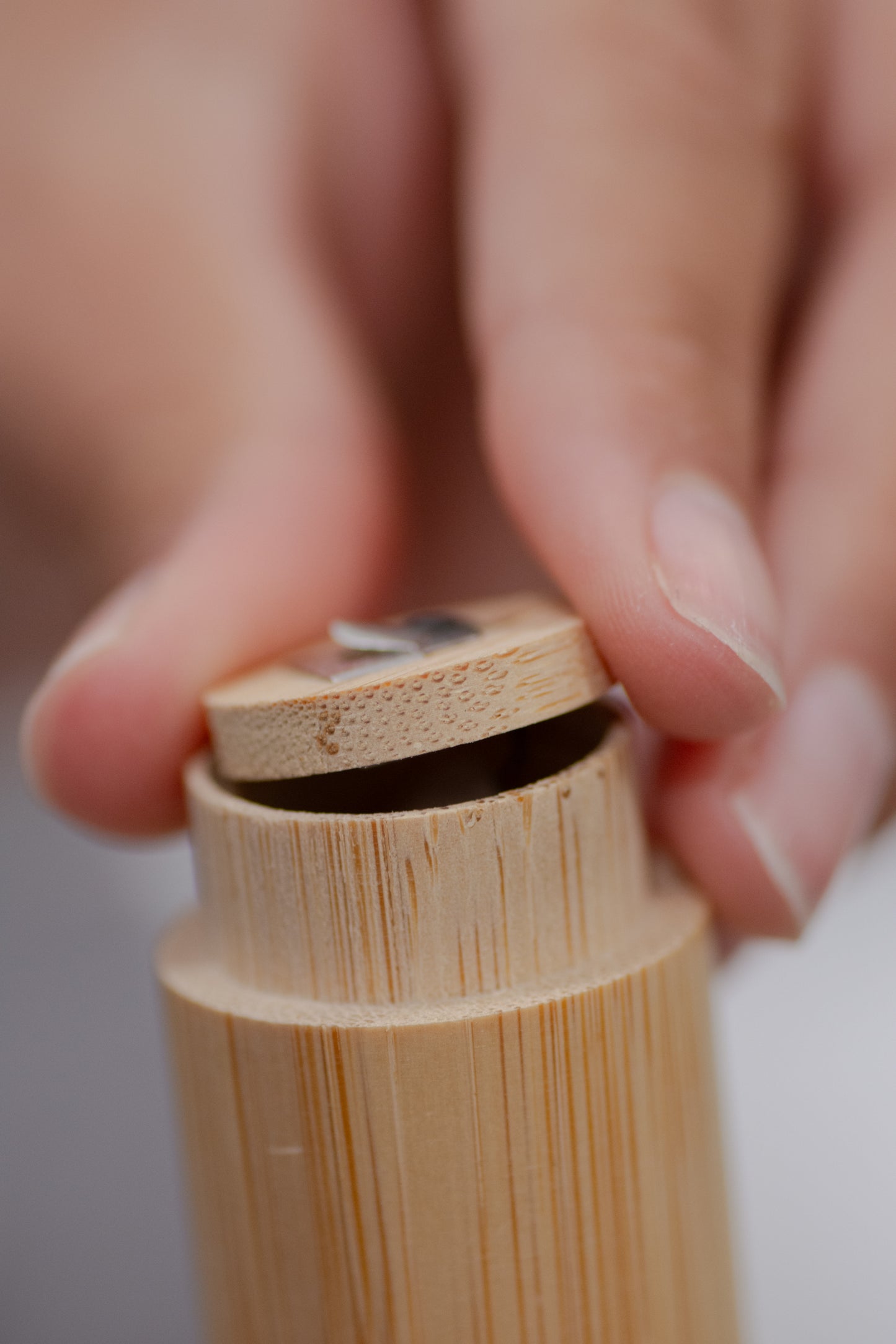 Charcoal Floss - Bamboo Holder (Case of 20)